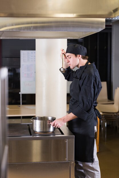 Chef-kok een recept koken