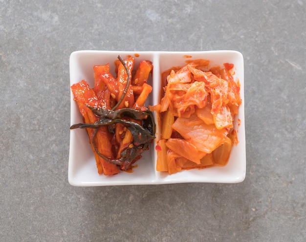 Chinese kool, inktvis en radijs kimchi