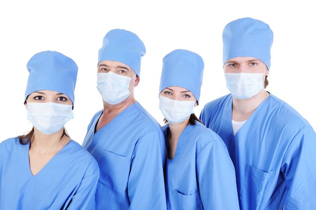 Chirurgen in medisch blauw uniform in de rij staan