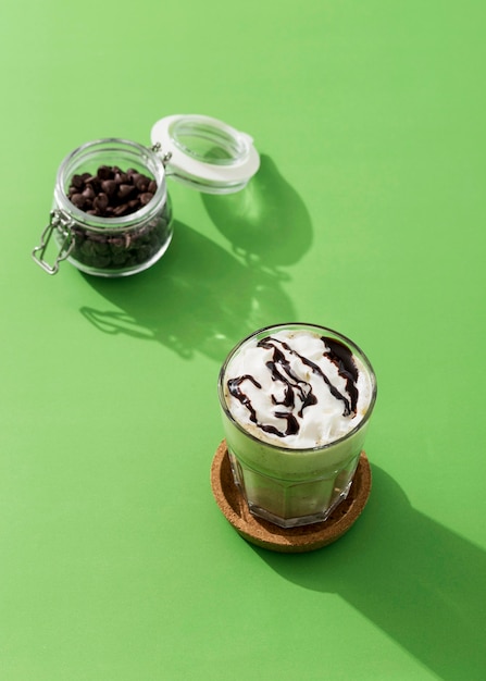 Gratis foto chocolade milkshake van de close-up