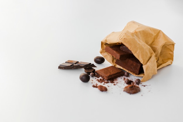 Chocoladerepen in papieren zak