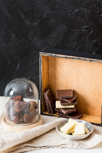 Gratis foto chocoladetruffel in cacaopoeder