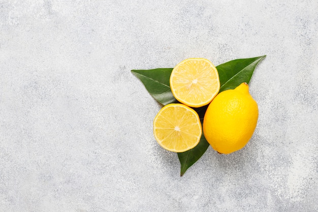 Citrus achtergrond met diverse verse citrusvruchten, citroen