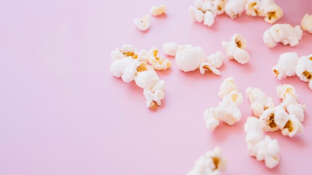 Close-up assortiment van gezouten popcorn