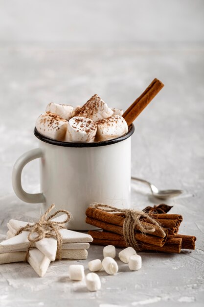 Close-up beeld van heerlijke warme chocolademelk