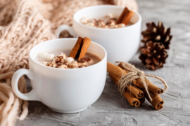 Close-up beeld van heerlijke warme chocolademelk