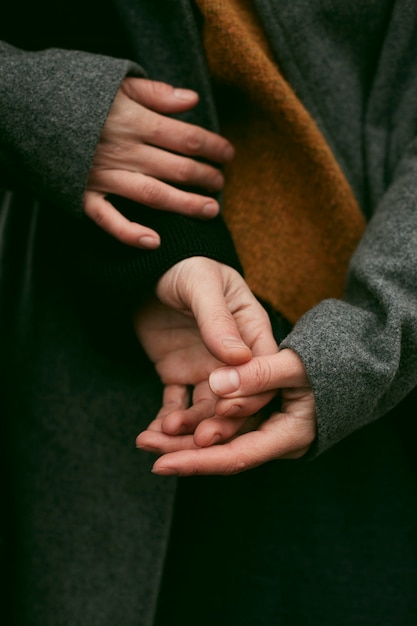 Close-up beeld van paar hand in hand