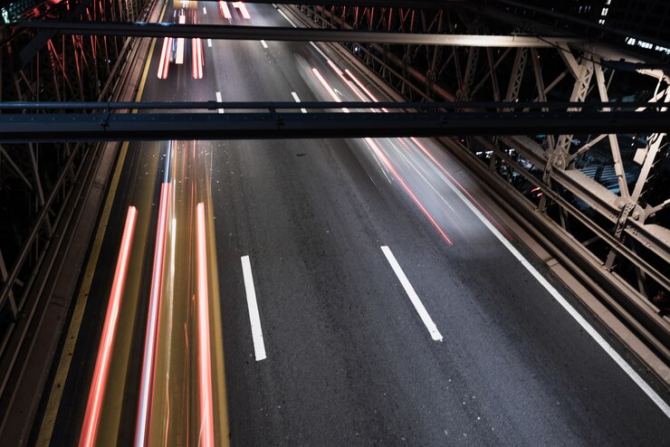 Gratis Foto close-up brug met motion blur verkeer