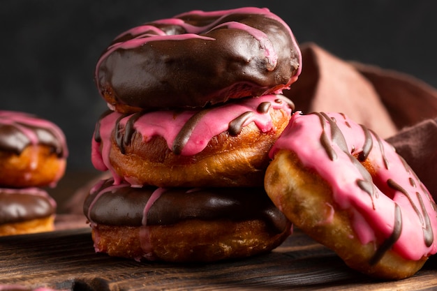 Gratis foto close-up geglazuurde donuts