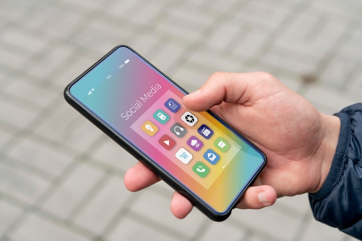 Gratis Foto close-up hand met smartphone