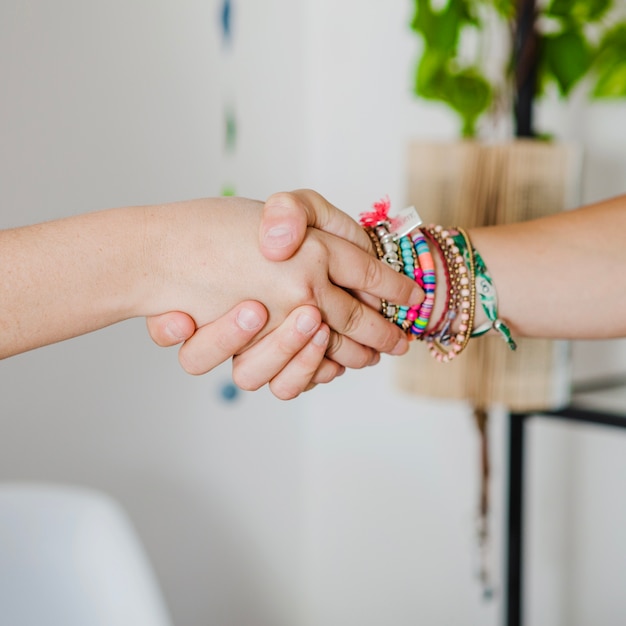 Gratis foto close-up handschudden