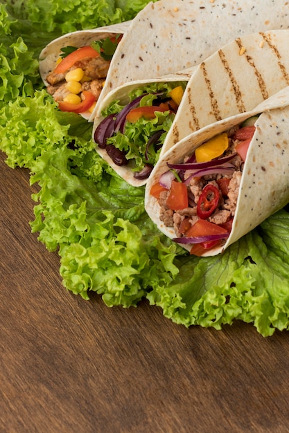 Close-up heerlijke tortilla wraps met vlees