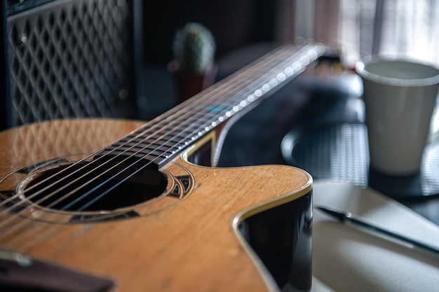 Close-up houten akoestische gitaar muzikale creativiteit concept