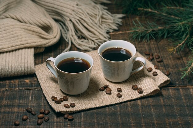 Close-up kopjes koffie op tafel