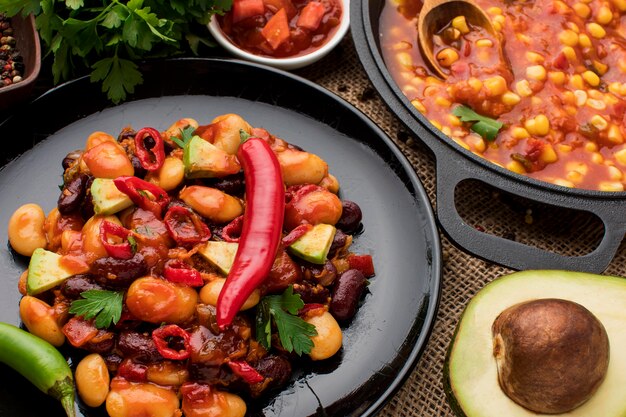 Close-up lekker Mexicaans eten klaar om te worden geserveerd