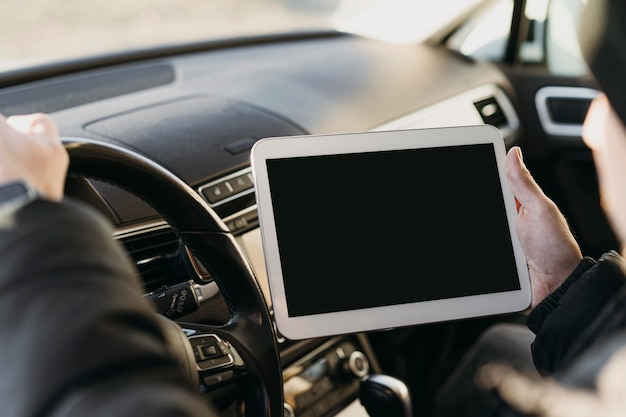 Close-up man met tablet