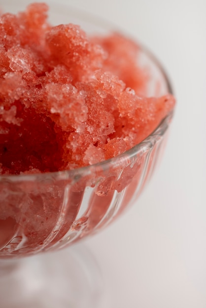 Gratis foto close-up op aardbei granita dessert