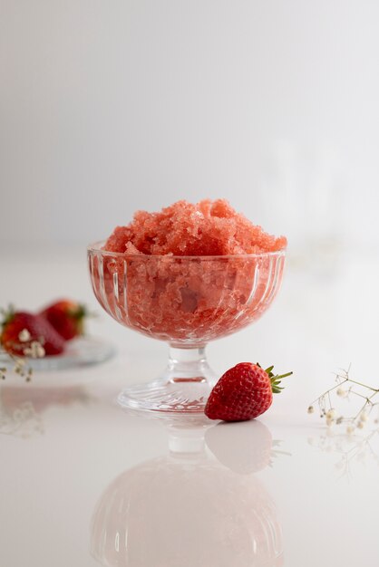 Close-up op aardbeien granita dessert