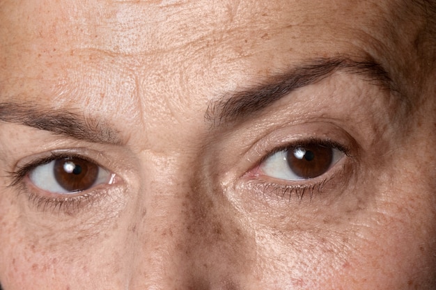 Gratis foto close-up op de textuur van de gezichtsporiën