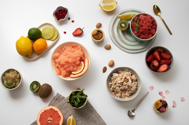 Close-up op granita-dessert met verschillende ingrediënten