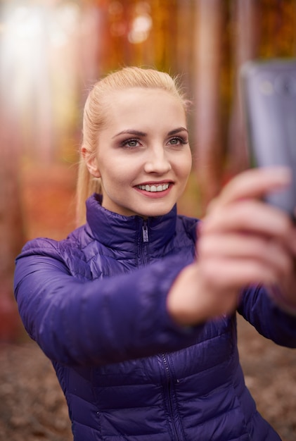 Close-up op jonge mooie vrouw joggen