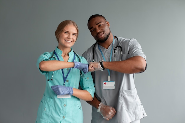 Gratis foto close-up op team van gezondheidswerkers