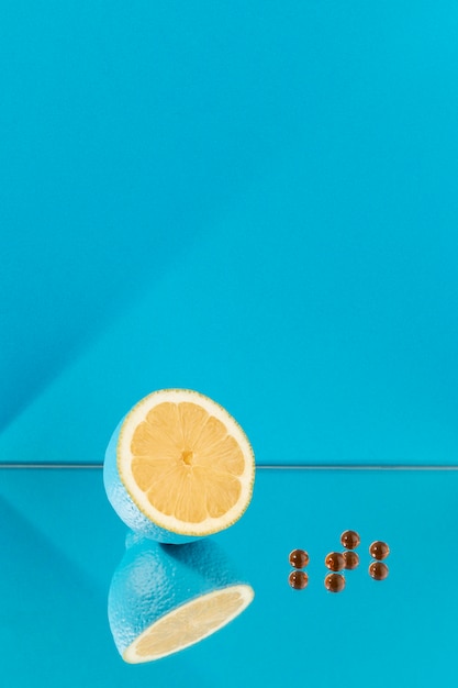 Gratis foto close-up op voedingssupplementen met sinaasappel