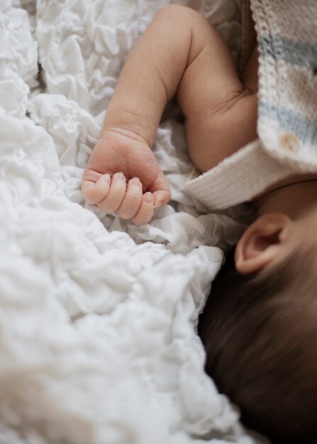 Close-up schattig pasgeboren hand