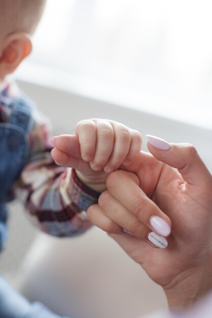 close-up schattige baby's hand