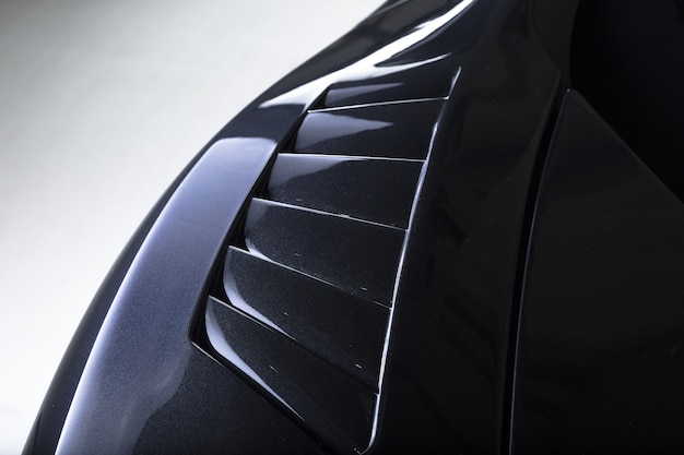 Close-up shot van de exterieur details van een moderne zwarte auto