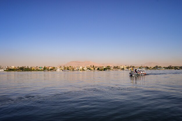 Close-up shot van een Ganet Sinai Resort in Dahab, Egypte op een zonnige dag