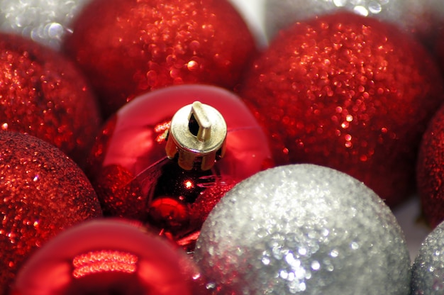 Close-up shot van prachtige kerst ornamenten