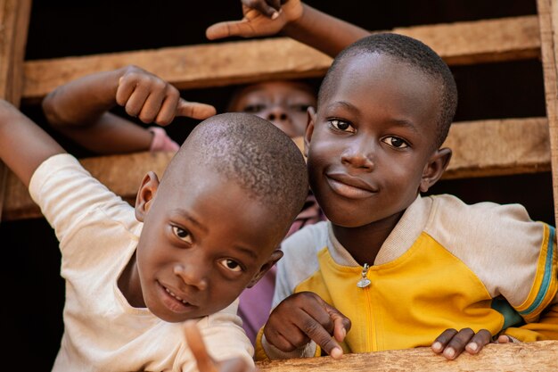 Close-up smiley kinderen samen poseren