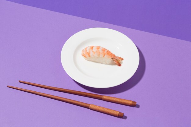 Close-up sushi dag concept met stokjes