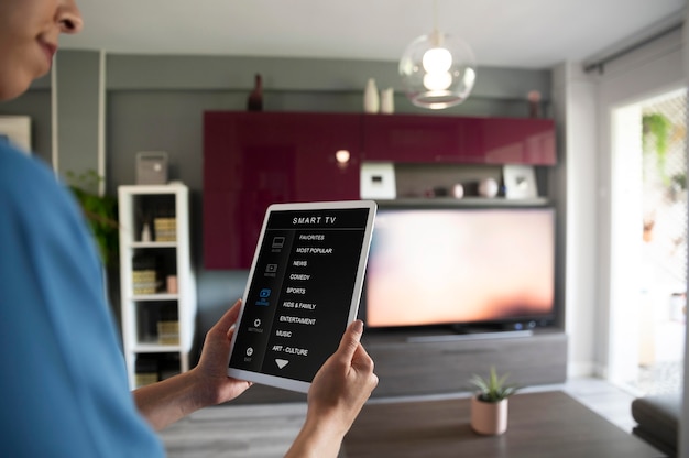 Close-up tablet met smart tv-bediening
