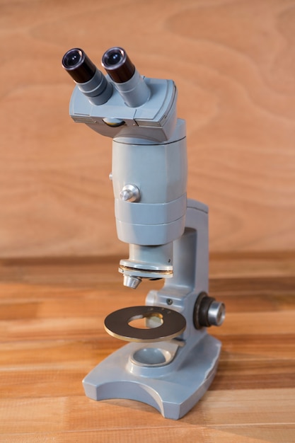 Close-up van de microscoop op een tafel