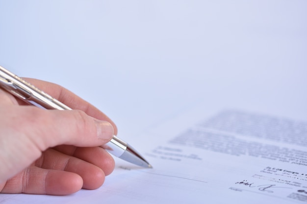 Close-up van de ondertekening van een contract