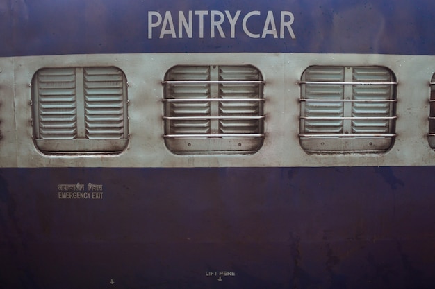 Close-up van een pantry auto op een trein