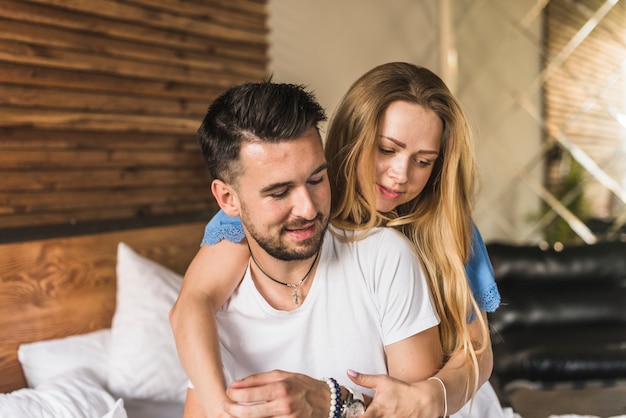 Gratis foto close-up van een romantisch koppel