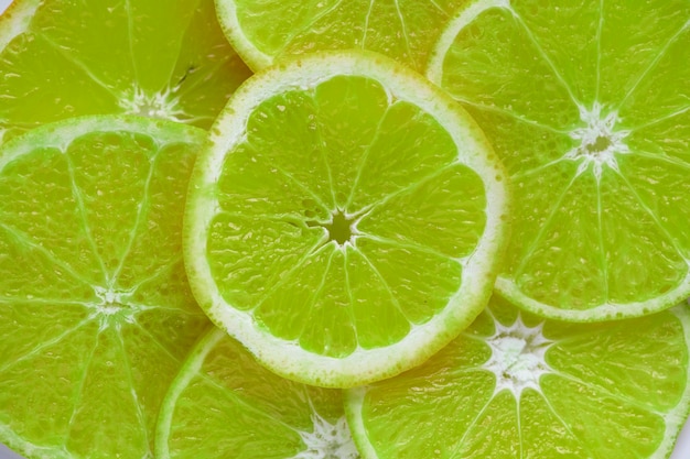 Close-up van gesneden kalk geweven achtergrond