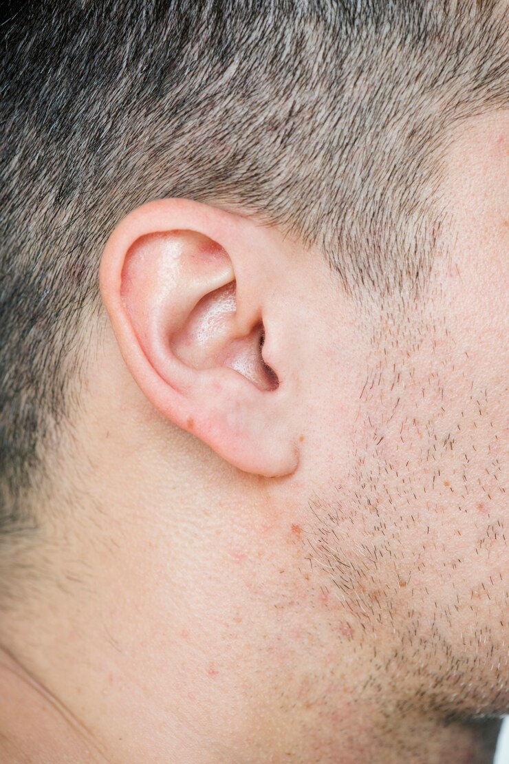 Gratis Foto close-up van het oor van de witte man