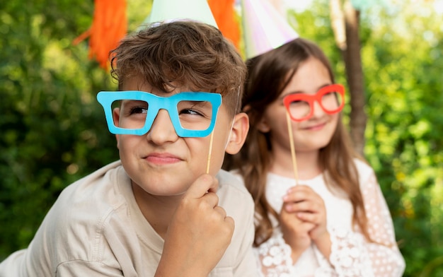 Close-up van kinderen op verjaardagsfeestje