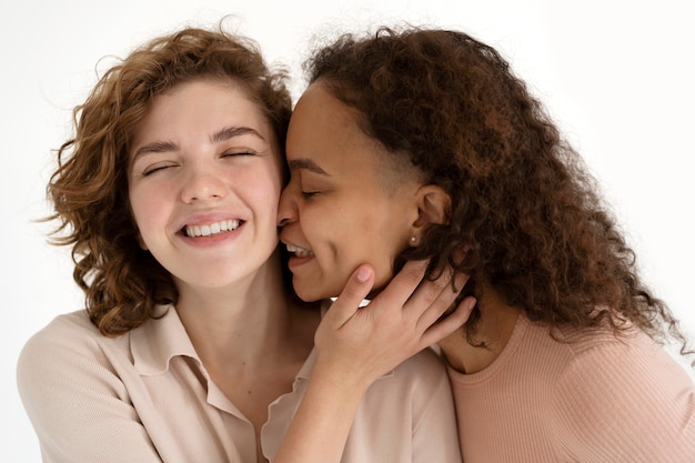 Gratis foto close-up van mensen die samen sterker worden