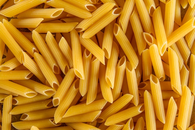 Gratis foto close-up van ongekookte macaroni