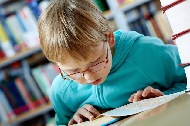 Close-up van rust pupil in de bibliotheek