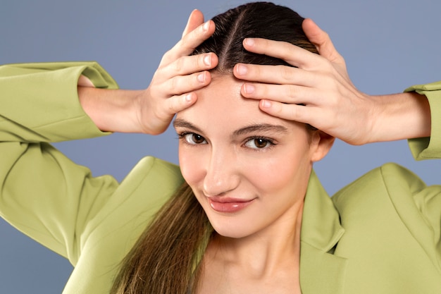 Close-up van stijlvolle vrouw poseren