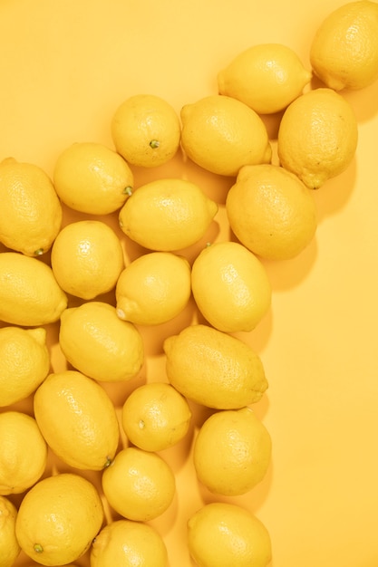 Close-up verschillende smakelijke citroenen