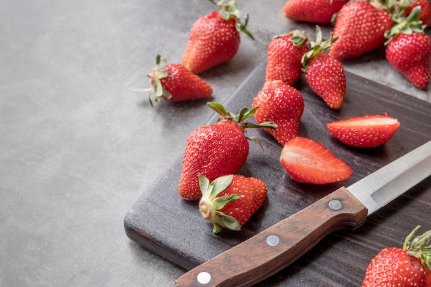 Close-up verse aardbeien op de tafel