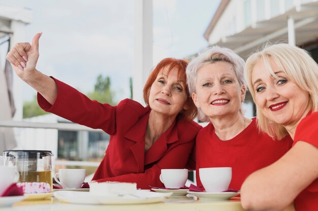 Close-up volwassen vrouwen ontspannen