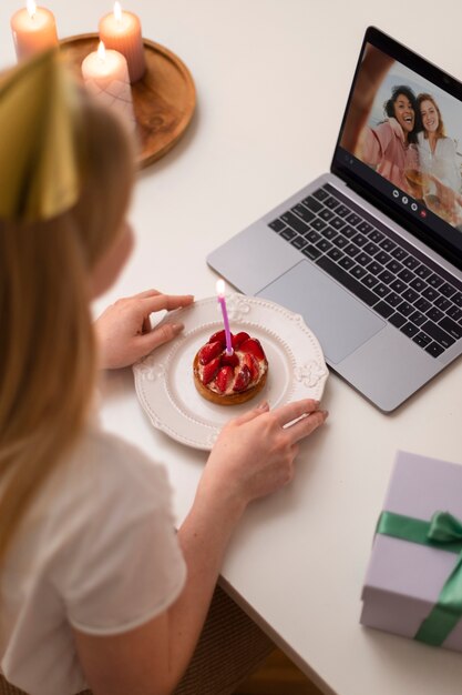 Close-up vrouw met cake